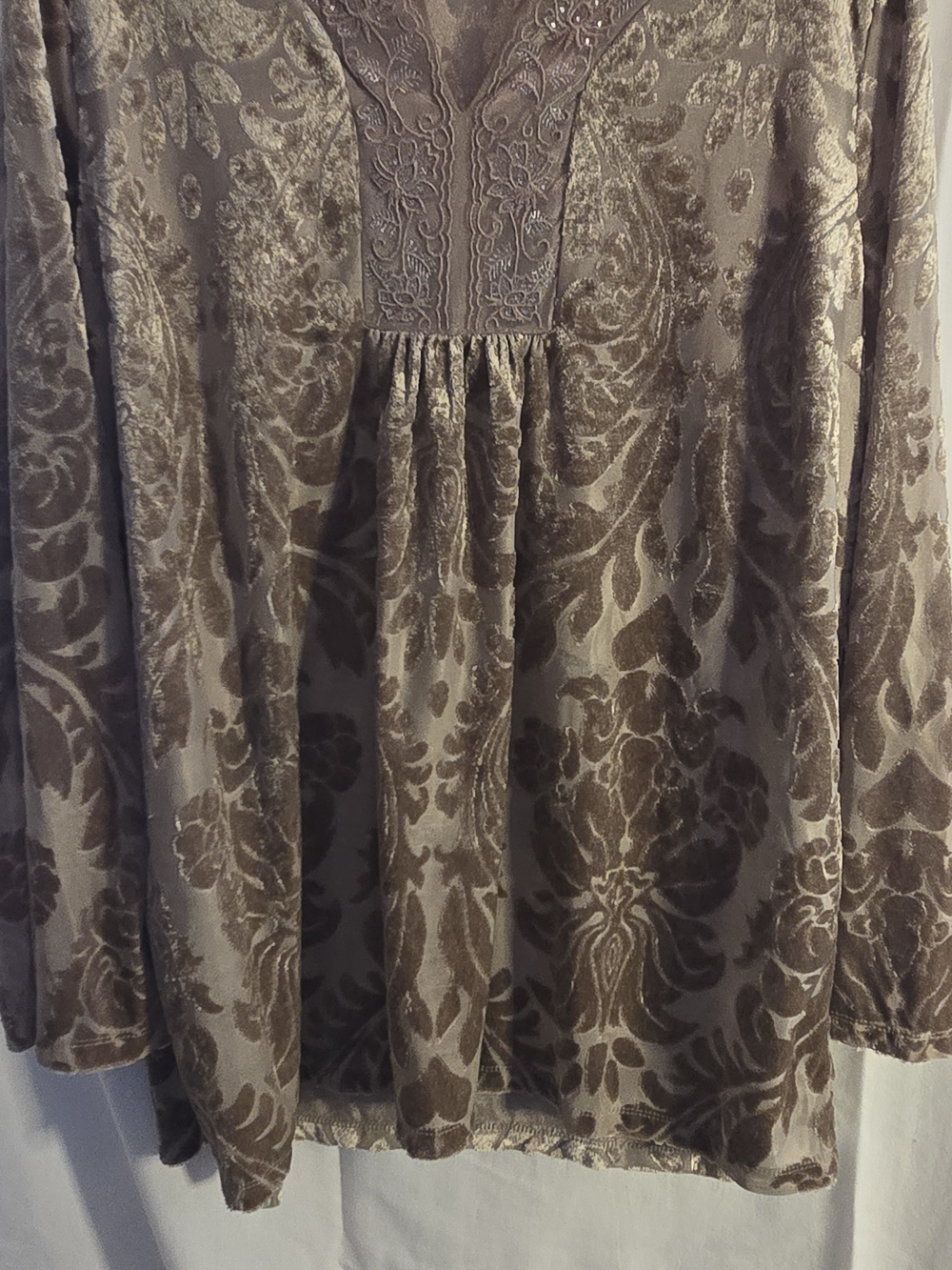 krazy kat Shimmery Mauve Embroidered V-Neck Top